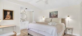 Quaint & Quiet w/ King Bed