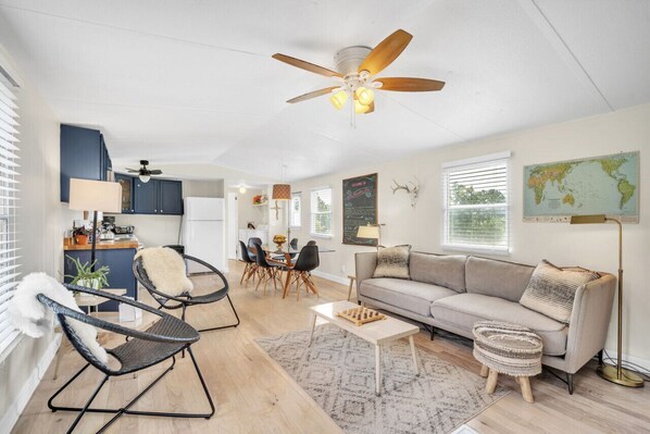 Una televisión, libros