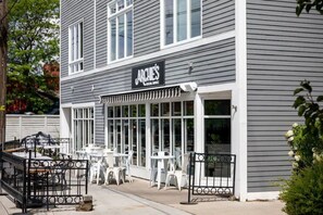 Outdoor dining - Midtown Modern - an urban condo walkable to restaurants, shopping, and the bay (Traverse City)