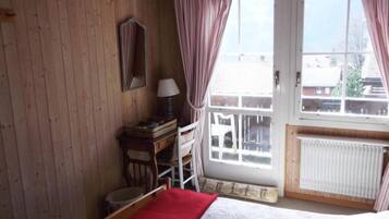 1 Schlafzimmer, BĂŒgeleisen/BĂŒgelbrett, WLAN, BettwĂ€sche