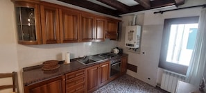 Apartamento conforto | Cozinha privada | Geladeira, fogão, talheres/pratos/utensílios de cozinha