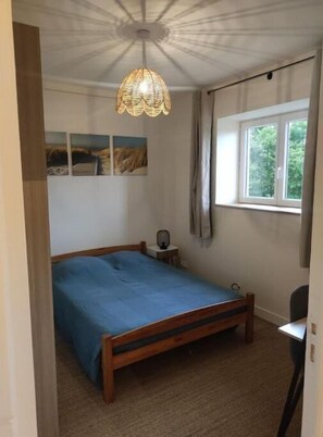 3 chambres, fer et planche à repasser, Wi-Fi gratuit, draps fournis