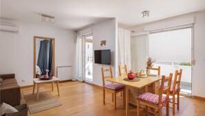 公寓 (Apartment1) | 房內用餐