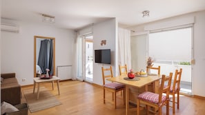 Apartment (Apartment1) | Essbereich im Zimmer