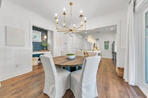 Dining - 🏖 GOLF CART ☀ PRIVATE BEACH 9 POOLS  Luxurious WaterColor Cottage! (Santa Rosa Beach)