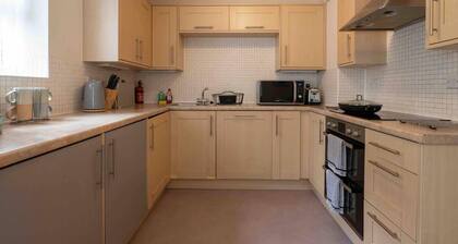 Spacious Apartment, Near Birmingham Centre and NeC
