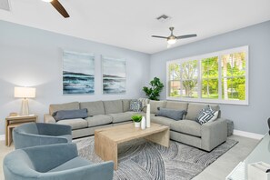 Smart TV - A NAPLES STUNNER! HIGHLY Sought 3/2 Pool/Spa/Lake Home, Fully Stocked, New Furn. (Naples)