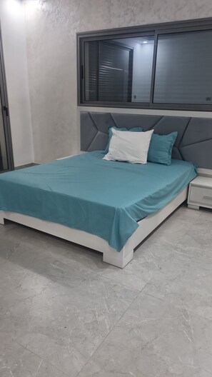 3 bedrooms, travel cot, WiFi, bed sheets