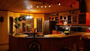 Coffee/tea maker, fridge, microwave, oven