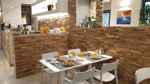 Tägliches inbegriffenes Frühstücksbuffet
