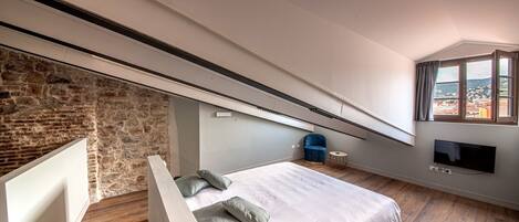 Quarto casal luxo | Roupas de cama premium, frigobar, cofres nos quartos, escrivaninha