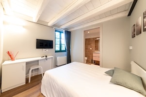 Standard Double Room | Premium bedding, minibar, in-room safe, blackout drapes