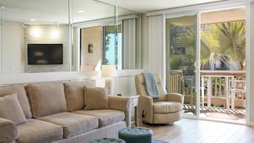 Condo, 1 cama King e sofá-cama, acesso à piscina, vista para o jardim (E108) | Área de estar
