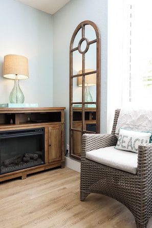 Condo, 1 Queen Bed with Sofa bed, Pool Access, Garden View (G122 ) | Living area