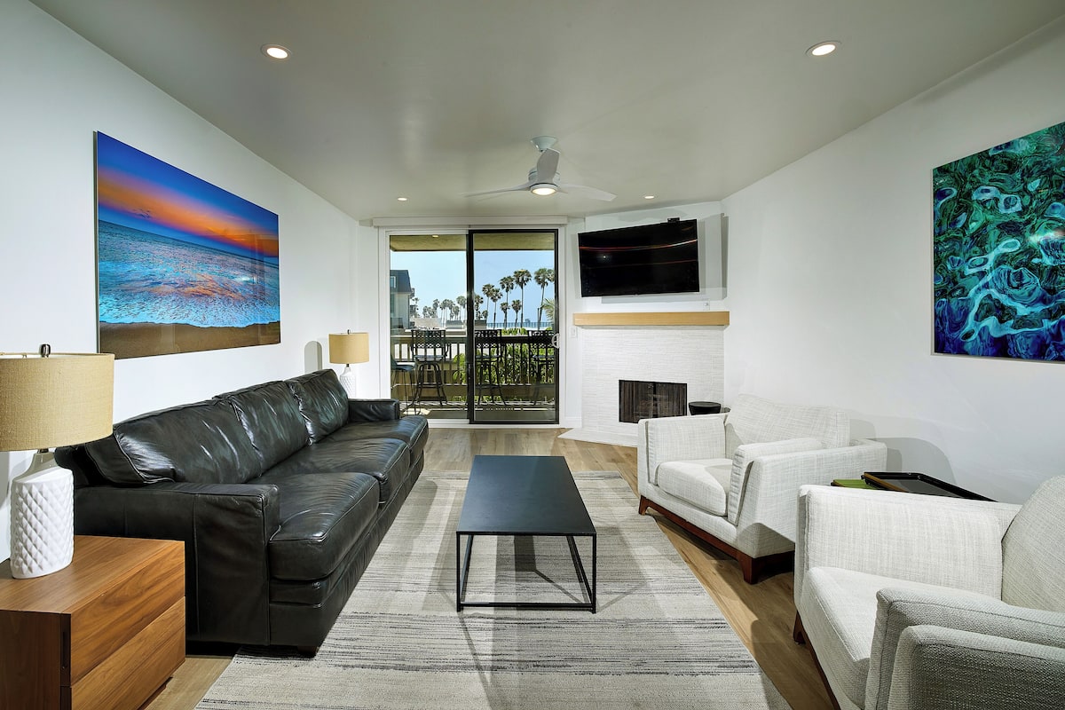 Condo, 1 King Bed with Sofa bed, Pool Access, Garden View (D100) | Living area