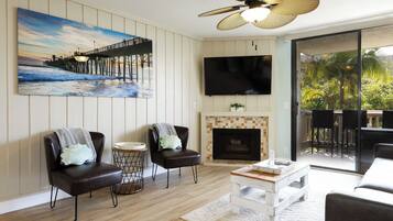 Condo, 1 Queen Bed with Sofa bed, Pool Access, Garden View (G122 ) | Living area