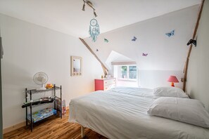 4 Schlafzimmer, Bügeleisen/Bügelbrett, kostenloses WLAN, Bettwäsche