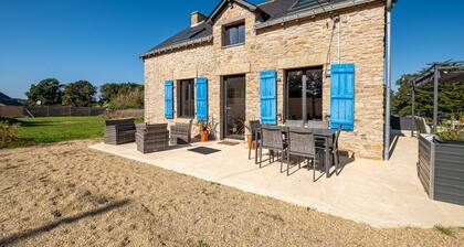 Le Cottage de Flore - Four Bedroom House, Sleeps 8