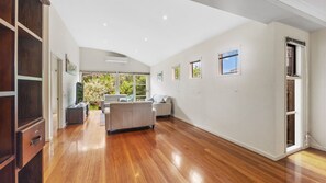 Smart TV, stereo, offices, computer monitors