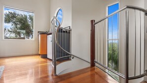 Interior - Surf View - WiFi Included (Inverloch)