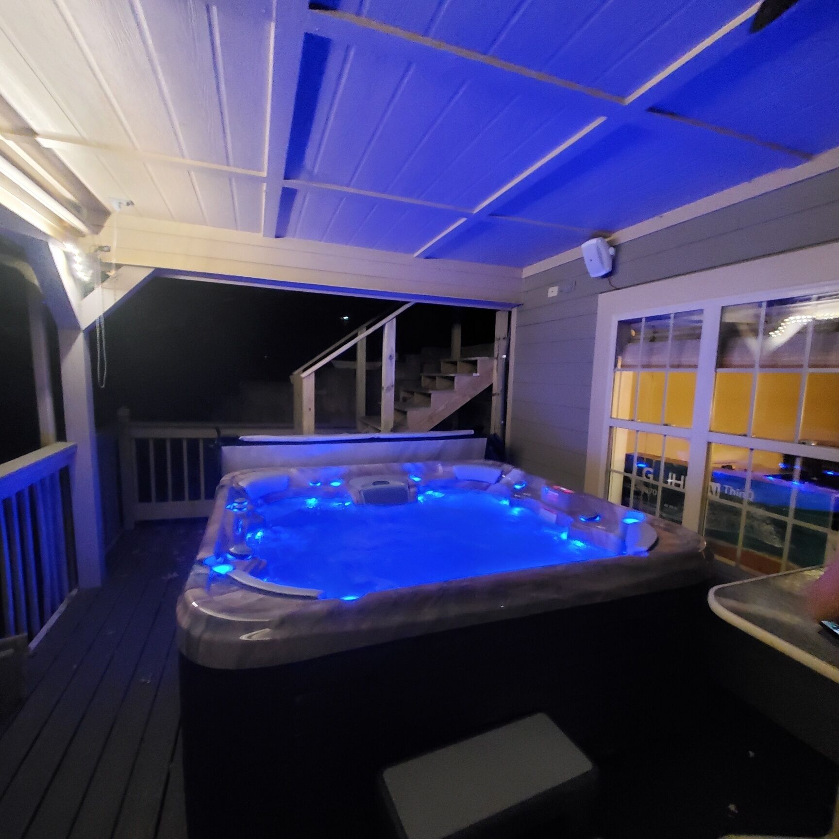 Super Fun Home in the Heart of Smith Lake, year round deep water, 7 Person Spa!