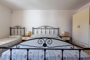 2 bedrooms, iron/ironing board