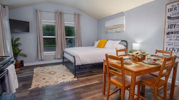 Studio (1 Bedroom) | 1 chambre, fer et planche à repasser, draps fournis