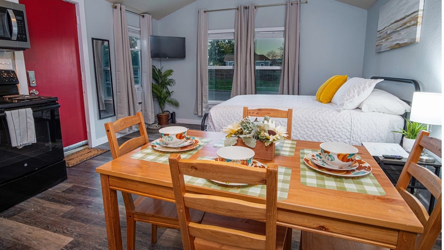 Downtown Accessible New 1br/1ba Cozy Studio