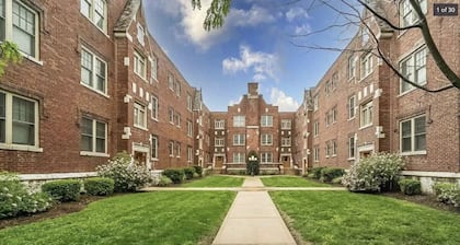 2 Bedroom on Tower Grove Park - Condo Near BJC/WashU/SLU