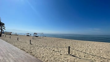 Private beach, white sand, beach bar