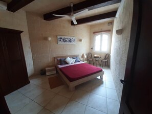 4 chambres, fer et planche à repasser, lit parapluie, Wi-Fi gratuit