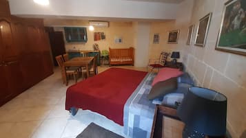 4 bedrooms, iron/ironing board, travel cot, free WiFi