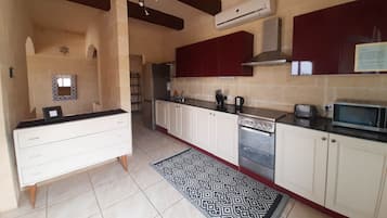 Réfrigérateur, micro-ondes, four, lave-vaisselle