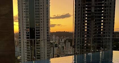 Modern Apt 900m from Vila Germanica (Oktoberfest)