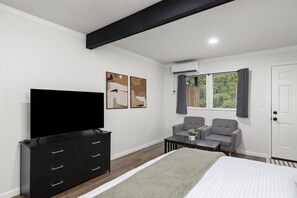 高級寢具、免費無線上網、床單