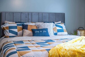 2 عدّة غرف نوم ومكواة/لوح كي وواي فاي مجانًا وملاءات أسرّة