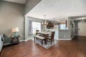 Dining - Stoney Oasis (Charleston)