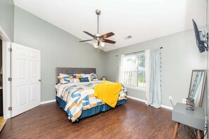 2 bedrooms, iron/ironing board, travel cot, WiFi - Stoney Oasis (Charleston)