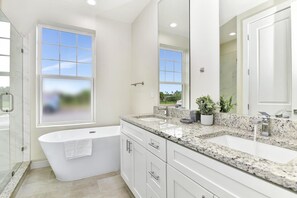 Hair dryer, towels, soap, shampoo - New decorated and modern Townhome, close to Disney (Kissimmee)