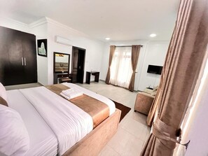 Apartment, Mehrere Betten | 3 Schlafzimmer, kostenloses WLAN, Bettwäsche