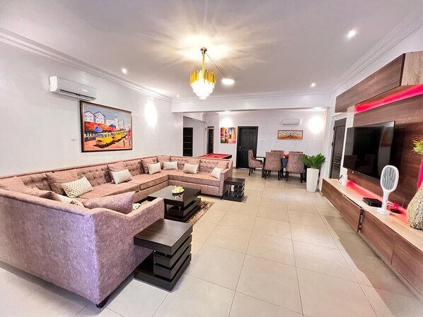 Apartment, Mehrere Betten | Wohnbereich