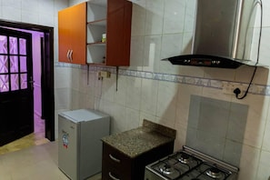 Apartment, Multiple Beds | Private kitchen | Fridge, microwave, oven, stovetop - Captivating 3-bed Apartment in Lagos (Lekki)