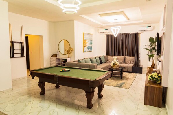 Apartment, 2 Queen Beds | Game room