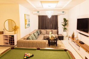 Appartement, 2 grands lits | Aire de séjour