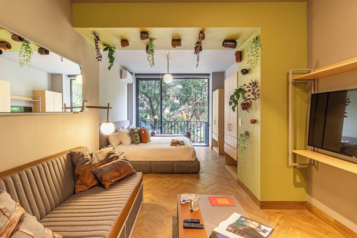 Apartment, Balcony | Living area | 50-inch Smart TV with cable channels