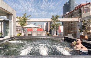Rooftop pool - Kukun Londres Juárez (Mexico City)