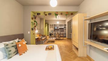Apartment, 1 Bedroom, Balcony | 1 bedroom, hypo-allergenic bedding available, down comforters