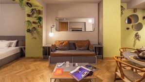 Appartamento, 1 camera da letto, terrazzo | Area soggiorno | Smart TV 50 pollici con canali via cavo