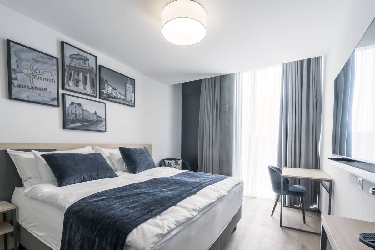 Standard Room | 1 bedroom, premium bedding, minibar, in-room safe