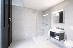 Superior Room | Bathroom